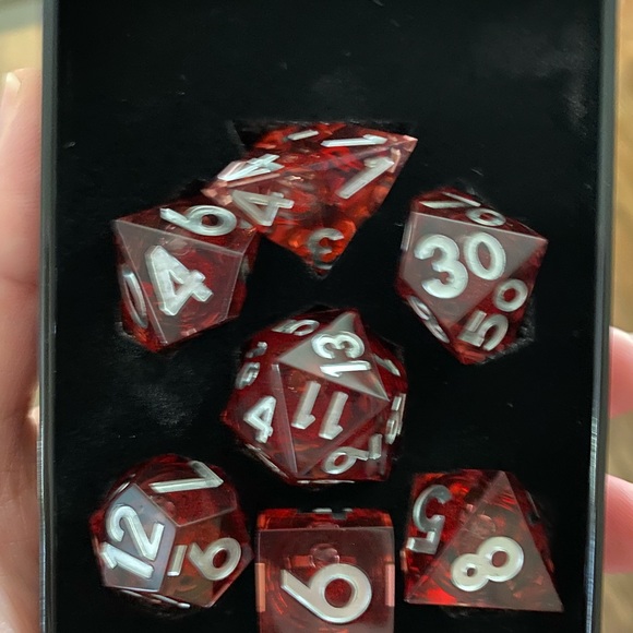 Red dice set - Picture 2 of 6